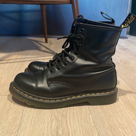 1460 Smooth Leather Doc Marten boots. Size 8 - Picture 1 of 3
